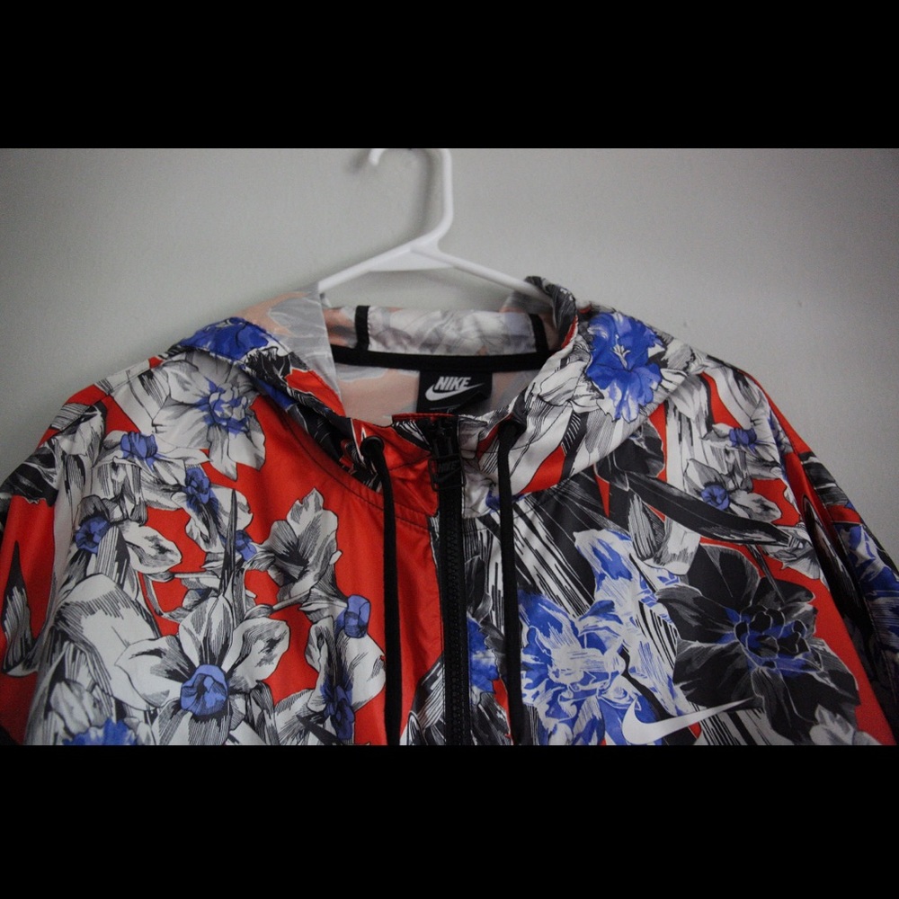 Cropped/hooded Nike Windbreaker
